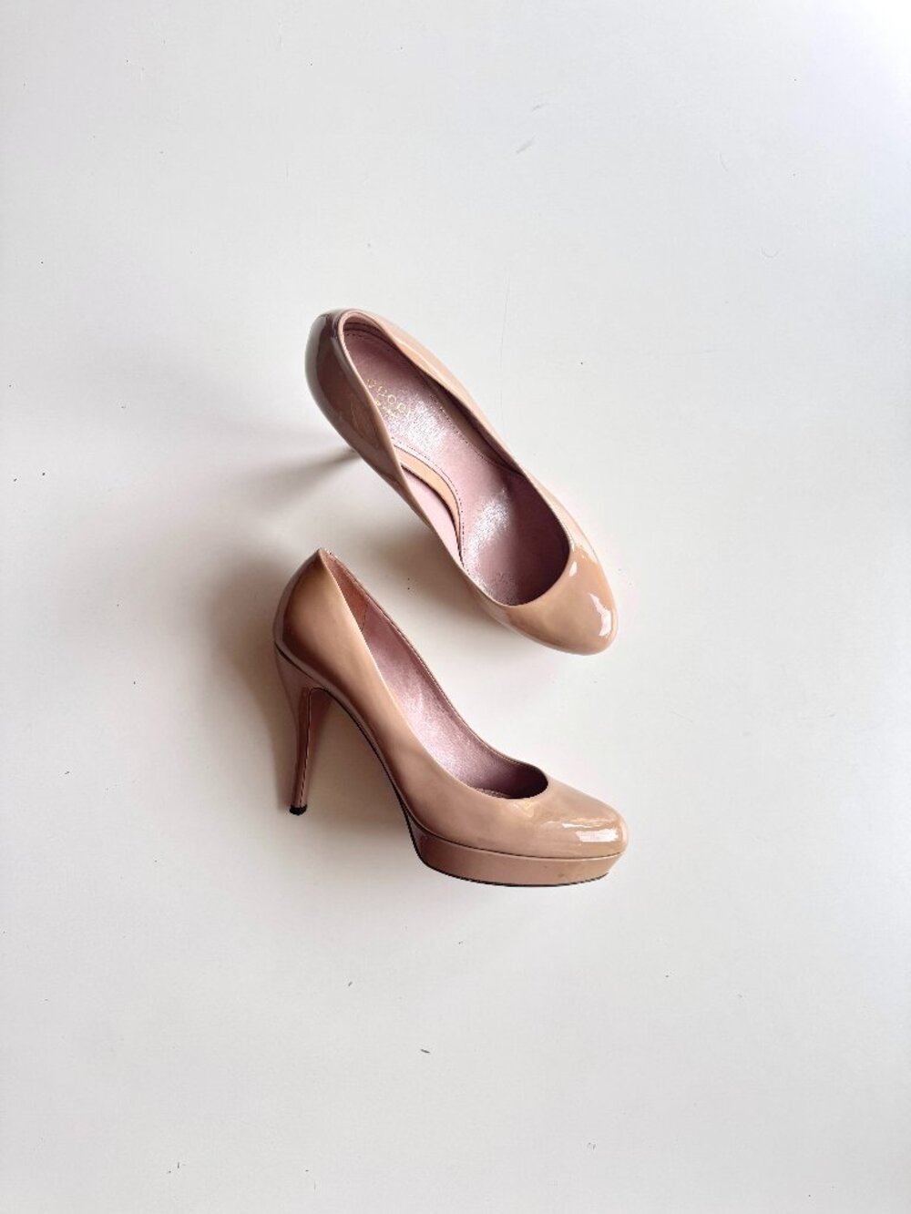 GUCCI Beige Patent Leather Round Toe High Heeled Platform Pumps, Size 40.5